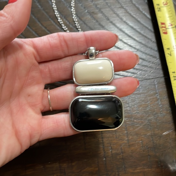 Lia Sophia necklace - Picture 5 of 7